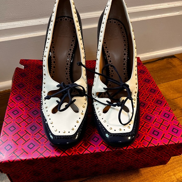 Feminine yet powerful Statement shoe! Blue and White pump wear ALL SEASONS! - Picture 2 of 4